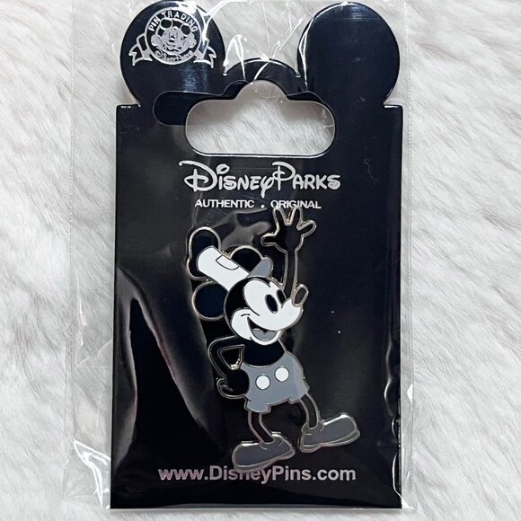 🔮 5/$25 Disney Steamboat Willie Mickey Mouse Pin - Picture 1 of 4